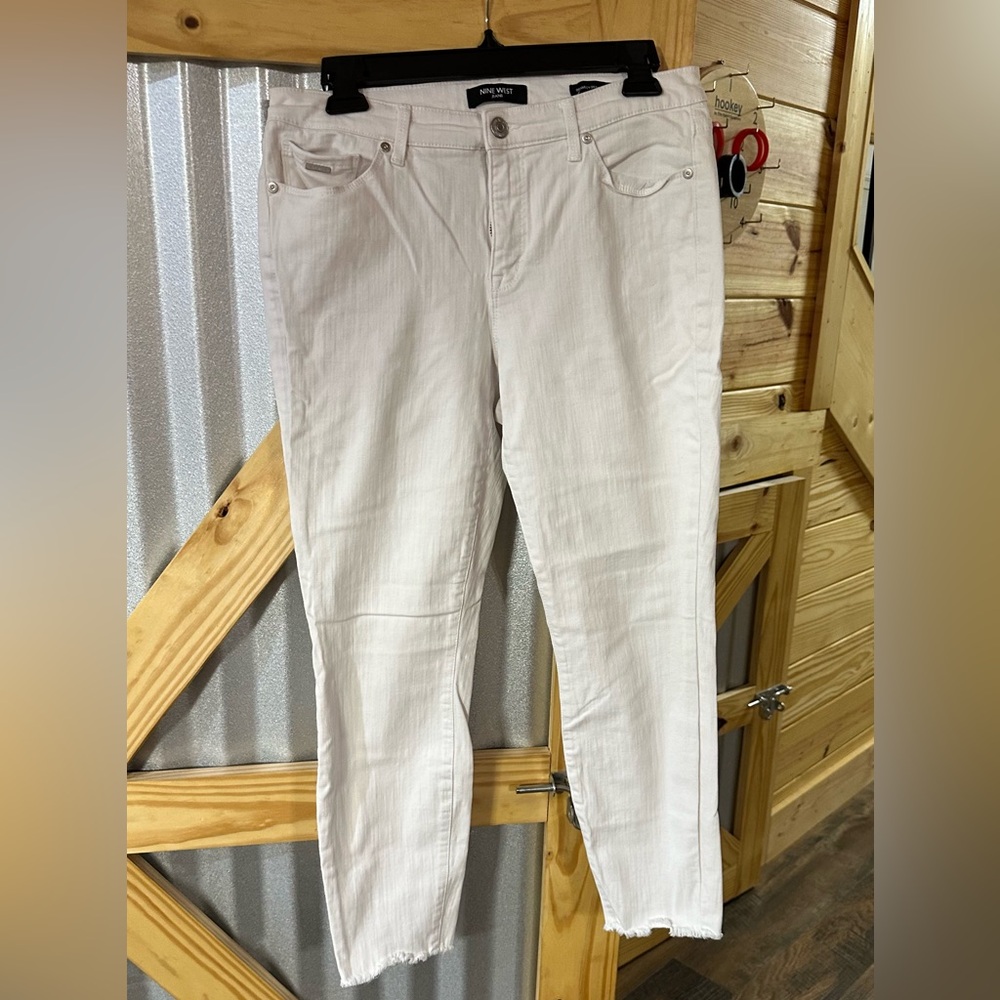 Nine West Women’s Stretch White Jeans size 8
